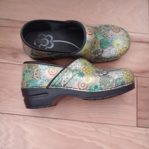 Clogs - Picture 3 of 3